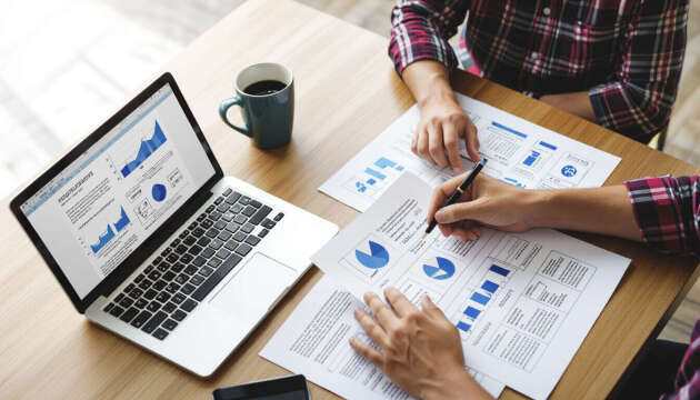 Das Verständnis rechtlicher Aspekte ist entscheidend für neue Unternehmer, die Nebenjobs starten. Erfahren Sie mehr über Unternehmensstrukturen, Verträge und mehr, um Ihre Finanzen zu schützen und auf Unabhängigkeit hinzuarbeiten. Dieser Leitfaden bietet praktische Schritte für Anfänger.